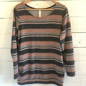 Striped crew neck sweater with pockets
